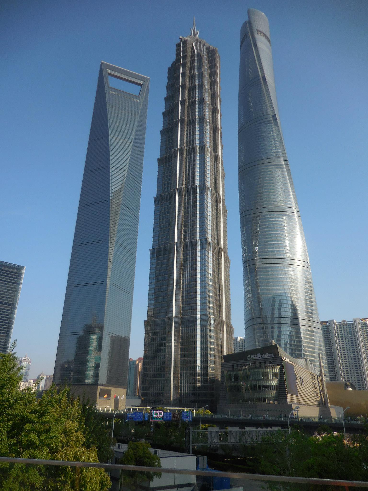 Unique tower. Пекин финансовый центр. Всемирный торговый центр Шанхай. Шанхайский Всемирный финансовый центр. Небоскреб открывашка в Шанхае.